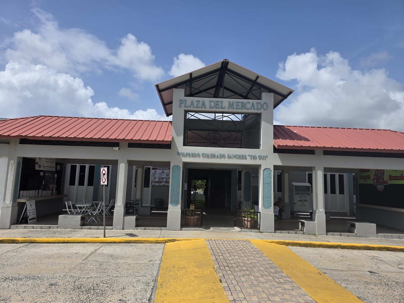 Entrada de la Plaza del Mercado de Humacao
